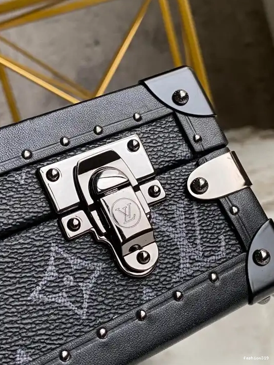 BOX VUITTON LOUIS CHANELUTCH 0428